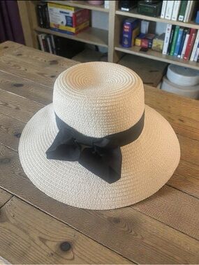 Beautiful Chic white elegant Sun Hat with Black Bow